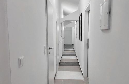 Ottakring Apartment | Self Check In Rooms I 4 Min to U3 Ottakring I Fast Wifi