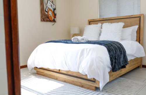 Greater Johannesburg Metropolitan Area Apartment | Self Checkin -Cozy & Stylish 2-Bedroom Apartment in Jackal Creek