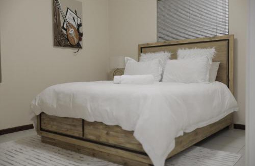 Greater Johannesburg Metropolitan Area Apartment | Self Checkin -Cozy & Stylish 2-Bedroom Apartment in Jackal Creek