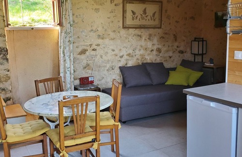Chemire-en-Charnie House | Self-contained cottage in the countryside, sleeps 4, pond, games, bikes, wifi.