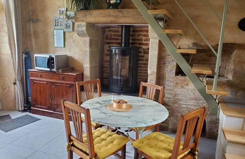 Chemire-en-Charnie House | Self-contained cottage in the countryside, sleeps 4, pond, games, bikes, wifi.
