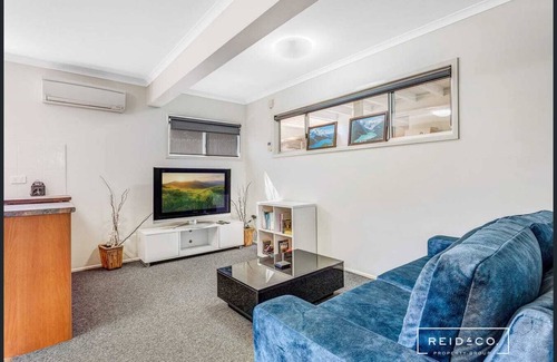 Scarborough Cabin | Self Contained 1 bed granny flat - walk to the water & parks