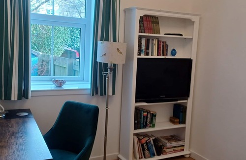 North West Apartment | Self-contained annex close to all transport links in Glasgow's West End