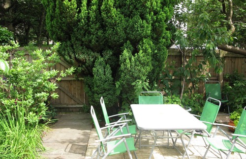 North West Apartment | Self-contained annex close to all transport links in Glasgow's West End