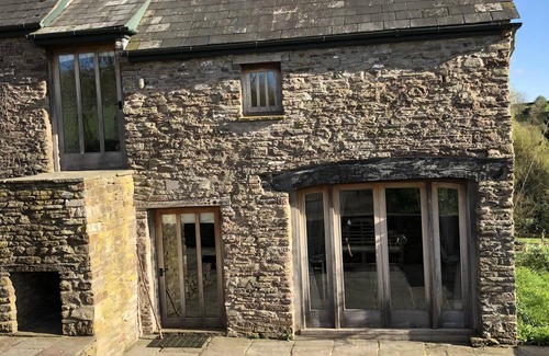 Llanvetherine House | Self-Contained Converted cart house on Organic Farm in Beautiful Countryside.