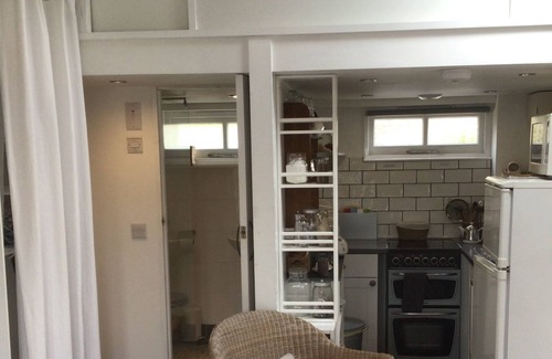 South Milton Cabin | Self contained cosy Cabin