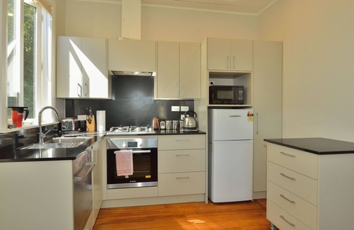 Morere Cottage | Self Contained Cottage With Peaceful Bush Views