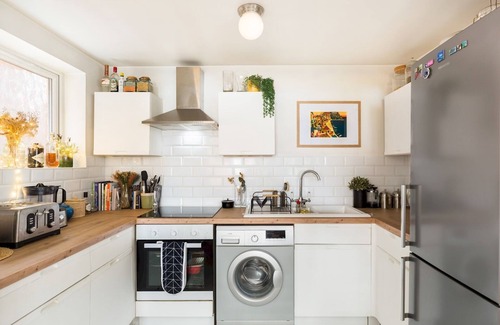 Leamington Spa Apartment | Self Contained 1Bed with Parking, Leamington Spa | Pass the Keys