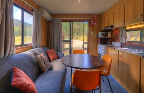 Crackenback House | Self Contained Park Cabin
