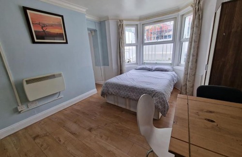Leabridge Apartment | Self contained studio flat in Clapton, Hackney E5