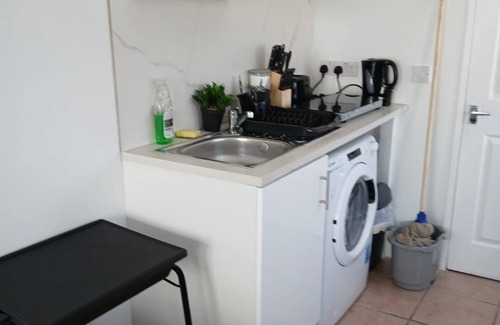 Whittington Apartment | Self contained studio in Colindale, North West London