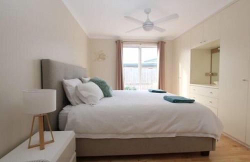 Cowes House | Self Contained Unit Close to the Beach