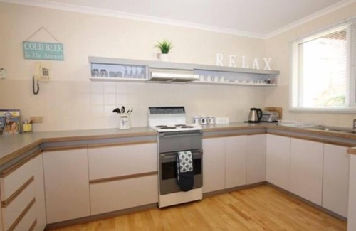 Cowes House | Self Contained Unit Close to the Beach