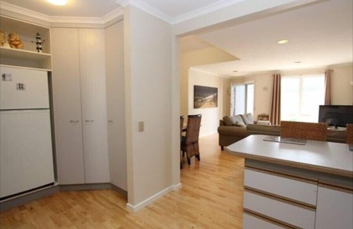Cowes House | Self Contained Unit Close to the Beach