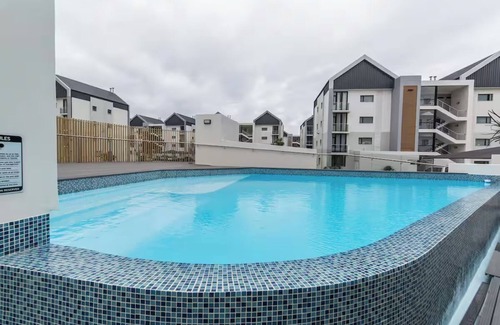 Summerstrand Apartment | Selfcatering apartment in Summerstrand featuring luxury amenities & free parking
