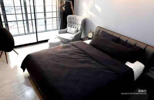 Samre Villa | SelfCheckIn TownHome in Charoen Nakhorn 60 near BTS Iconsiam Asiatique and Chaophraya River Maximum 4 Guests