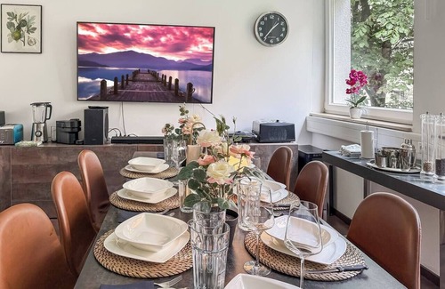 Dreimuhlen Apartment | Seltenes Gruppen-Highlight in München – 3SZ Retreat für 17 Pers