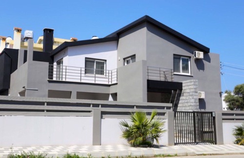 Kyrenia Villa | SEMA VILLA WITH PRIVATE POOL IN THE HEART OF KYRENIA TOWN. SLEEPS 8.