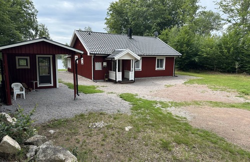 Olofstrom Cabin | Semesterhus Erikstorp Sjöutsikt Båtbrygga Fiske Bad Sjötomt