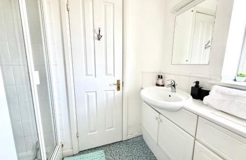 Ashford House | Semi-Detached Ashford home with en-suite and spacious driveway