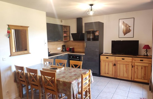 La Joue du Loup Ski Chalet | Semi-Detached Chalet, 3 Rooms, 7 Pers, Terrace, Free Parking, Pets Allowed