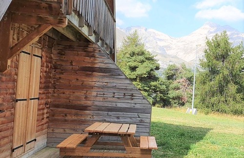 La Joue du Loup Ski Chalet | Semi-Detached Chalet, 3 Rooms, 7 Pers, Terrace, Free Parking, Pets Allowed