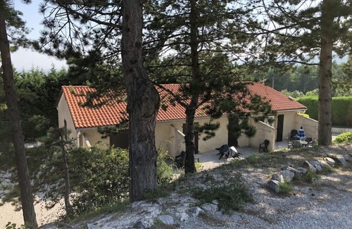 Revel House | Semi-detached house with pool access, Lac de St Ferréol beach
