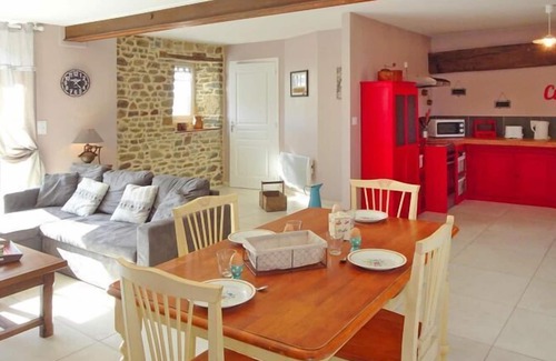 Bacilly House | Semi detached house, Bacilly