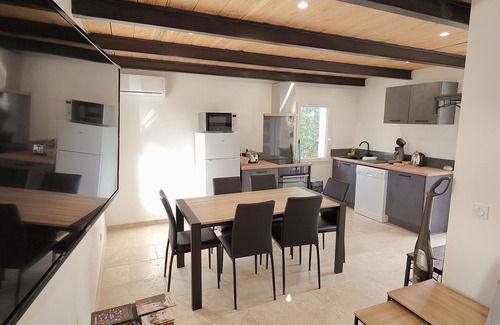 Le Beausset Apartment | Semi-detached house on 2 levels, 85m², quiet location with garden and air-conditioning. Sleeps 6.