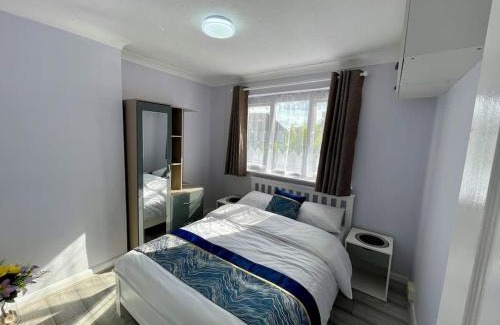 Rushmoor District Villa | Semi Detached House in Aldershot