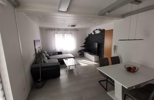 Hanau House | Semi-detached house in Hanau, conveniently located and close to the Main riverbank
