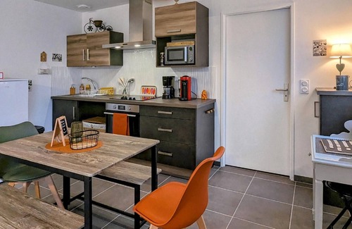 Amage Cottage | Semi-detached house with terrace, WIFI, parking, and pétanque court