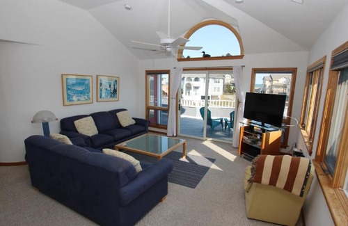 Duck House | Semi-Oceanfront, Private Pool, Hot Tub, Close to Beach Access, GF2, Touch of Grey