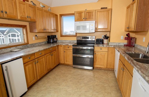 Ocean Isle Estates House | Semi-Oceanfront, Private Pool, Hot Tub, Ocean Views