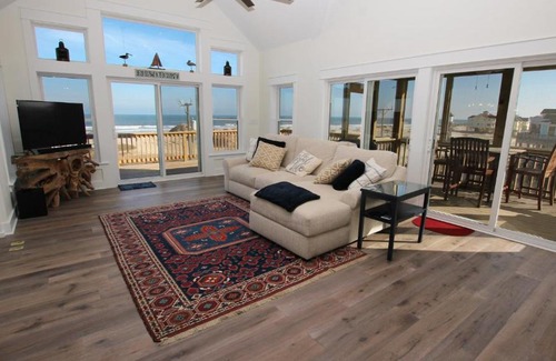 Carova Beach House | Semi-Oceanfront, Wild Horses, Hot Tub, Ocean Views! 4x2000, Sandfiddler Inn