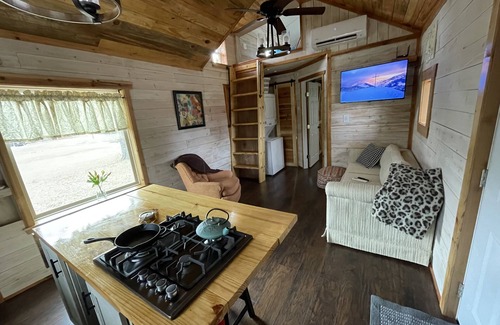 Tyler Cabin | Semi secluded small house with loft. Near I-20 between Dallas and Shreveport.
