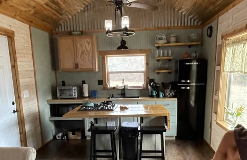 Tyler Cabin | Semi secluded small house with loft. Near I-20 between Dallas and Shreveport.