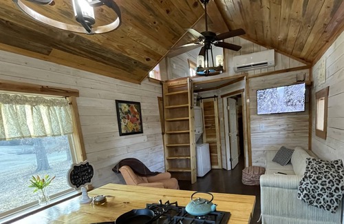 Tyler Cabin | Semi secluded small house with loft. Near I-20 between Dallas and Shreveport.