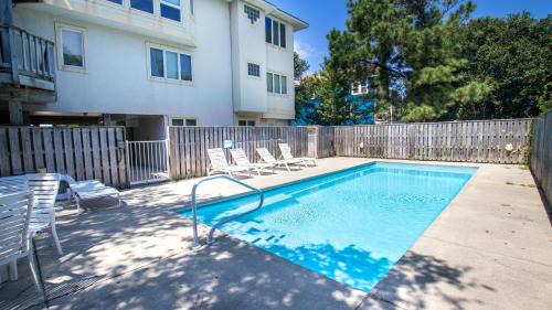 Monteray Shores House | Semi-Soundfront, Private Pool, Hot Tub, Gas grill, MS9, Mango Manor