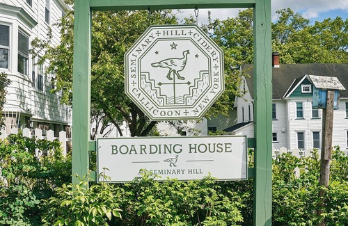 Callicoon House | Seminary Hill Boarding House Apartment 5 by AvantStay | Callicoon