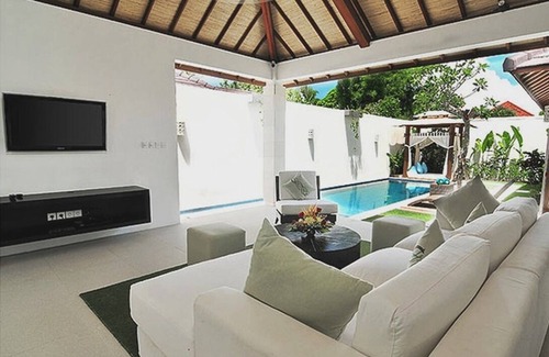 North Legian Villa | Seminyak, Near Beach, Great Location &Value, 2 Bdr
