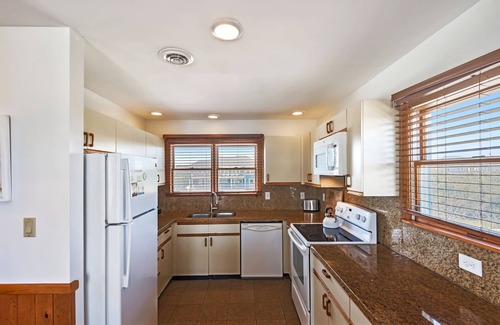 Ocean Hill House | SEMIOCEANFRONT OCEAN VWS! Pool, HotTub, fenced yard for dogs! 25%Off