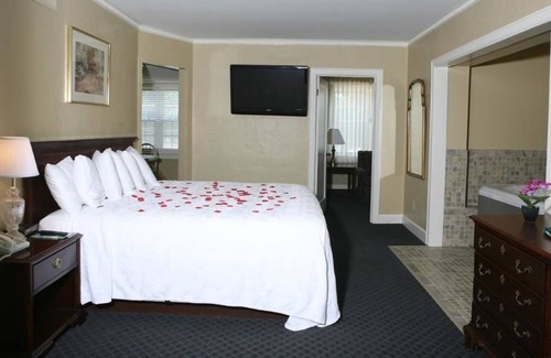 Topeka Hotel | Senate Luxury Suites