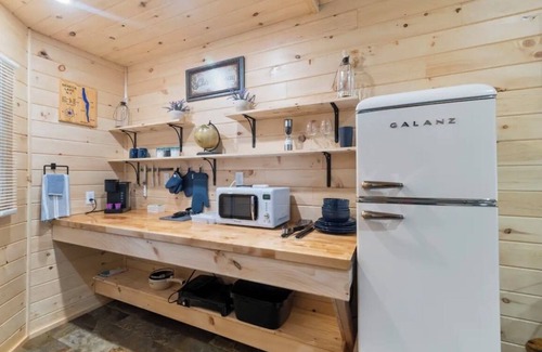 Geneva Cabin | Seneca Hideaway/Sunken Vessel/Hot Tub