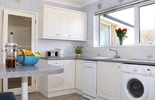 Highcliffe-on-Sea House | SENGADOR, pet friendly, with a garden in Highcliffe