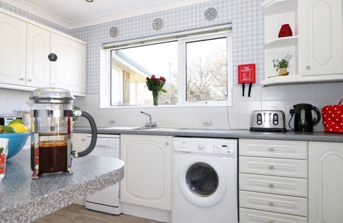 Highcliffe-on-Sea House | SENGADOR, pet friendly, with a garden in Highcliffe