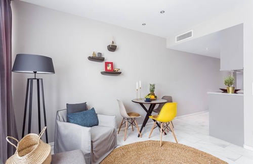 Bahnhofsviertel Apartment | Senior 2 Bedroom Apartment