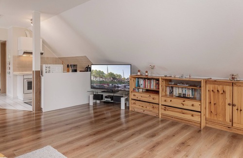 Harlesiel Apartment | Sensational in every respect: the upper floor apartment offers space for 2 to 3 p