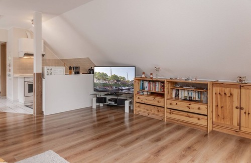 Harlesiel Apartment | Sensational in every respect: the upper floor apartment offers space for 2 to 3 people.