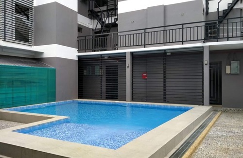 Dumaguete Apartment | Sentro Pinili is 5 minutes away from Rizal Boulevard and 20 minutes from the Sibulan airport